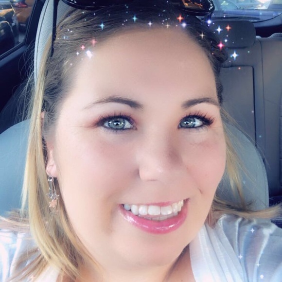 💜💜Meet your Posher, Taylor💜💜 - Picture 2 of 5